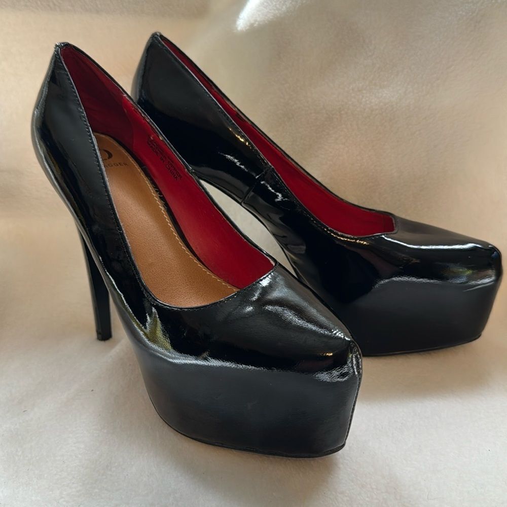 Kelsi Dagger Black Patent Platform Pumps
